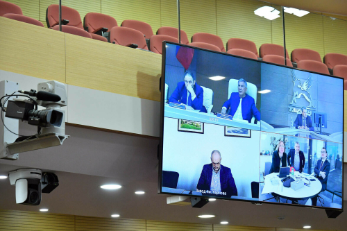 Рөстәм Миңнехановка углекислый газ кулланып батареялар ясау технологиясен тәкъдим иттеләр