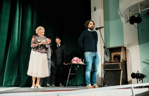 Әлмәт театры юбилей сезонын «Нечкәбил» комедиясе белән ачып җибәрде