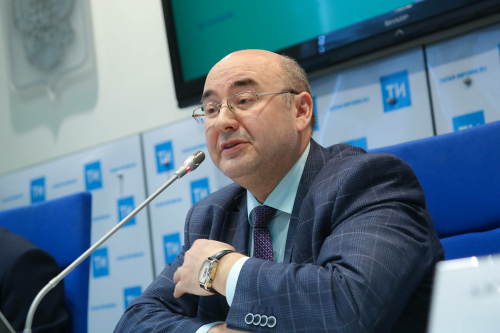 Рәдиф Җамалетдинов: Кая барсак та, безне лингвистика мәктәбе вәкилләре буларак беләләр