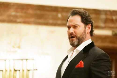 Владимир Путин Илдар Абдразаковка Россиянең Халык артисты исемен бирде