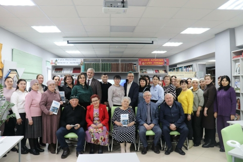 «Казан утлары» редакциясе Апаста «Серле каләм» әдәби берләшмәсе әгъзалары белән очрашкан