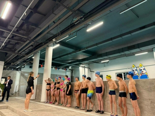 Казанда Бөгелмә хәрбиләренең балалары өчен йөзү буенча мастер-класс узды