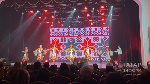 Актанышның «Агыйдел» ансамбле концерт куйды: Елдагыча казанлыларга Яңа ел бүләге булсын