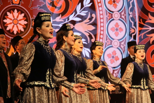 Татарстан Дәүләт җыр һәм бию ансамбле Татар дәүләт филармониясе сәхнәсендә «Туй» күрсәтә