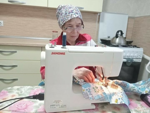 Зәйдә яшәүче ханым махсус хәрби операциядә катнашучыларга эчке киемнәр тегә