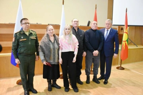Махсус операциядә һәлак булган Зәй хәрбиләренең гаиләләренә Батырлык орденнары тапшырылды