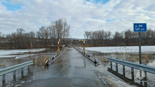 Татарстан һәм Башкортстан чигендә күперне су баскан
