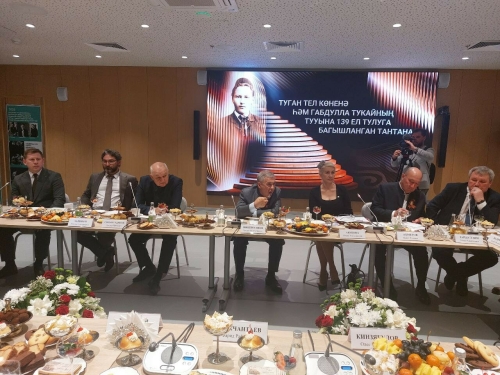 Рөстәм Миңнеханов татар зыялылары белән фикер алыша