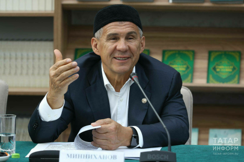 Рөстәм Миңнеханов Татарстан халкын Туган тел көне һәм Тукайның 139 еллыгы белән котлады