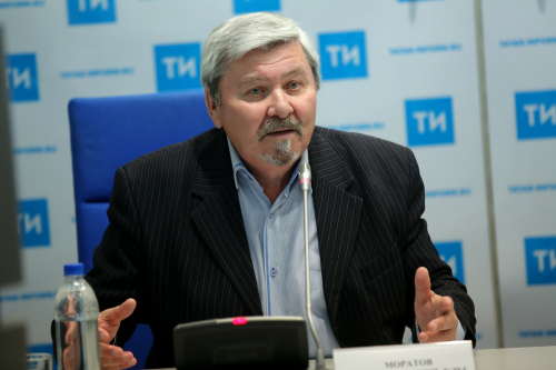 Газинур Морат: Язучы үзенең туган ягын күтәрсә, көннәрнең берендә аны туган ягы күтәрә