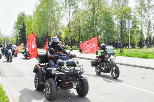 Түбән Камада «Геройлар эзләре буенча» акциясендә мотоцикллар һәм автомобильләр катнашты