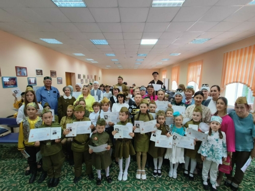 «Хәтер бакчасында» бәйгесендә Нәби Дәүлинең кызы Гөлфия әтисе турында истәлекләр сөйләгән