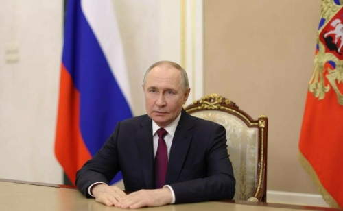 Путин мәктәпне тәмамлаучыларга тормышта үз урыннарын табуын теләде