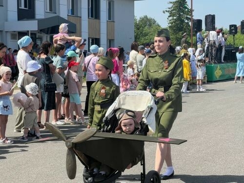 Сабада коляскалар парады Бөек Җиңүнең 80 еллыгына багышланды
