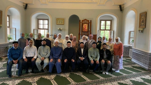 Апанай мәчетендә соңгы юлга озату кагыйдәсен өйрәнүчеләргә таныклык тапшырылды