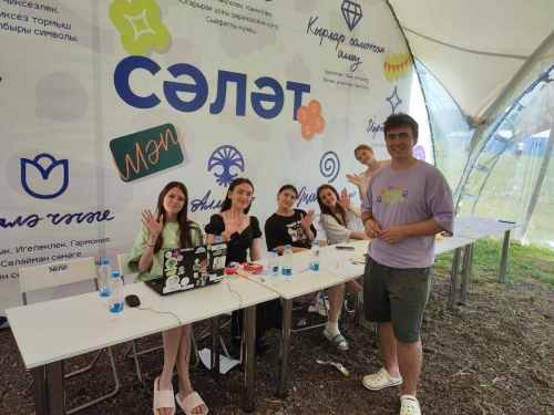 Биләрдәге «Асыл гаилә» җыенында: «Сәләт» – буыннар чылбыры белән көчле