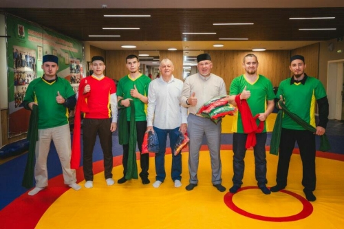 Татарстан Көрәш федерациясе «Мөхәммәдия» мәдрәсәсе шәкертләренә спорт киемнәре бүләк итте