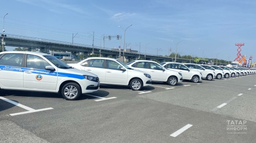Рөстәм Миңнеханов Татарстанның авыл хуҗалыгы оешмаларына 105 автомобиль бүләк итте
