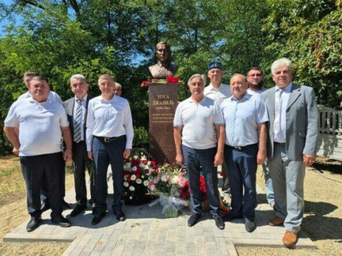 Адыгея Республикасында Муса Җәлилгә багышланган һәйкәлнең тантаналы ачылышы узды