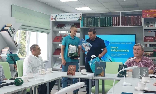 Апаста «Фәйзуллин йөзүләре» һәм Равил Фәйзуллинның иҗат кичәсе узды