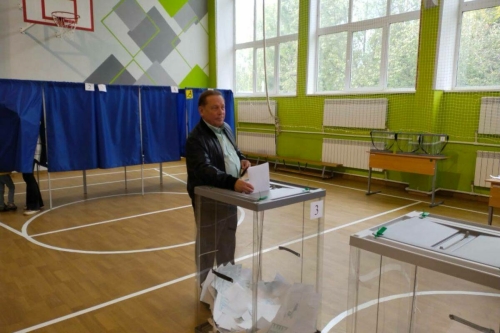 Айдар Метшин Кызыл Чишмә бистәсендә тавыш бирде