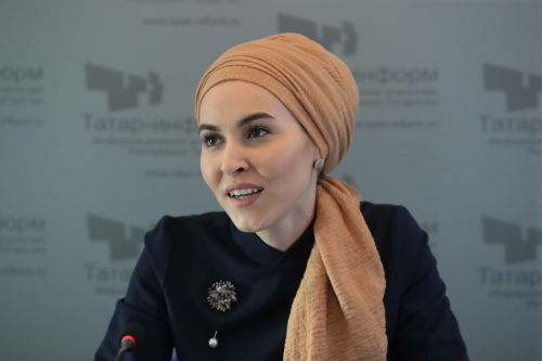 Җырчы Гүзәлем: Без хәзер ислам күпкә иреклерәк булган заманда яшибез