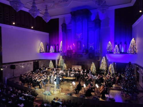 Салих Сәйдәшев исемендәге Зур концертлар залында Яңа елга багышланган концерт булды