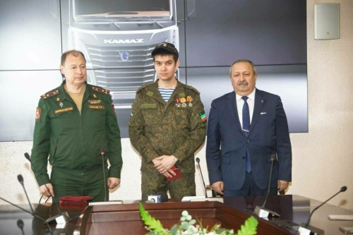 Чаллыда «КАМАЗ»да эшләүче махсус хәрби операция ветеранына Батырлык ордены тапшырылды