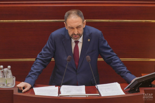 Песошин Лениногорск хастаханәләрендә һәм мәктәпләрендә кадрлар җитмәүгә игътибар итте