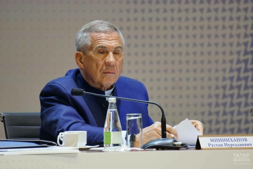 Рөстәм Миңнеханов табибларга: Хәзер башкача эшләргә кирәк!