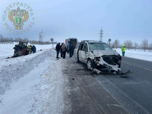 Татарстан юлындагы авариядә бер пассажир үлгән, машина йөртүчене хастаханәгә озатканнар