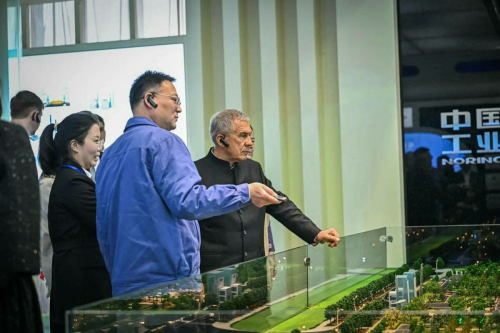 Рөстәм Миңнеханов Кытайда авыр станоклар җитештерә торган компаниядә булды