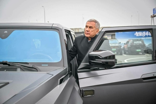 Миңнеханов Кытайда Dongfeng автомобильләре җитештерү белән танышты