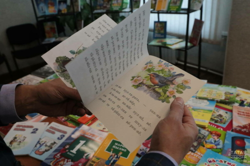 Кравцов Россия халыклары телләре буенча яңа дәреслекләр чыгуы турында белдерде