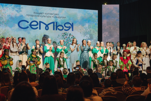 Сургутның «Сандугач» татар мәдәнияте коллективы гаилә традицияләре турында концерт куйган