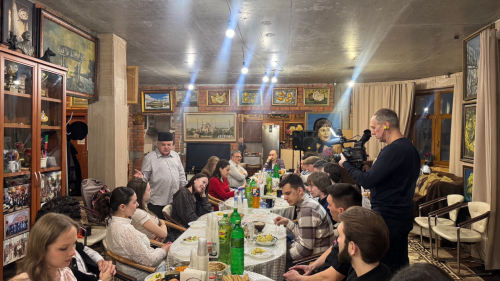 Мәскәү студентлары «Яшьләр чәршәмбесе» кичәсендә татар телен саклау турында сөйләшкән