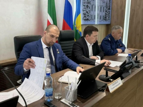 Баксиков Биектауда махсус операциядә катнашучыларга ярдәм күрсәтү турында фикер алышты