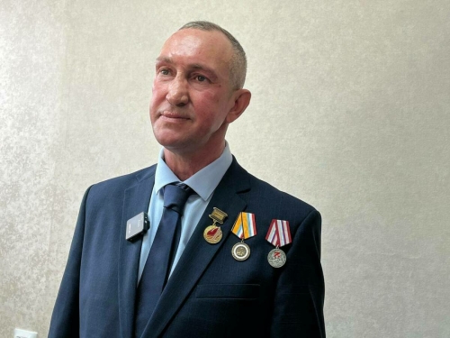 Чаллыда яшәүче Рәүф Низаметдиновка «Россия волонтерына» медале тапшырылды