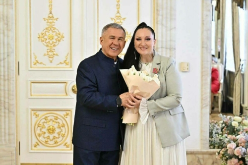 Рөстәм Миңнеханов: Татарстан хатын-кызлары җилкәсендә – авыр һәм бик җаваплы йөк