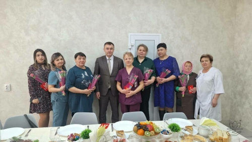 Мамадыш хастаханәсендә махсус операция хәрбиләренең әниләрен һәм хатыннарын котладылар