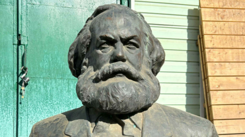 Казанда Карл Маркс бюстын шул исемдәге урамда скверда урнаштырачаклар
