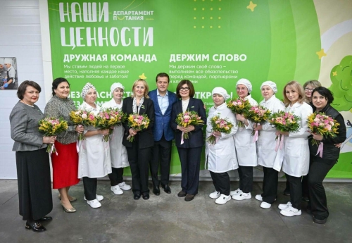 Метшин Азык-төлек департаментының җитештерү базасы хезмәткәрләрен 8 Март белән котлады