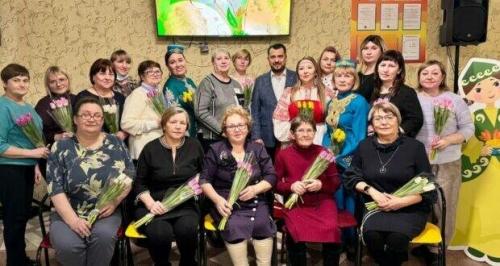 Пермь краенда хәрбиләрнең әниләре һәм хатыннары өчен өчпочмак пешерү мастер-классы узган