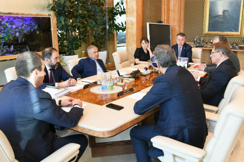 Миңнеханов Мурашко белән «Нефтехим»да зыян күрүчеләргә ярдәм күрсәтү турында сөйләште