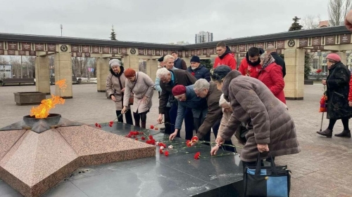 Казанның Җиңү паркында концлагерь тоткыннары истәлегенә чәчәкләр салдылар