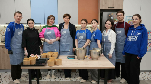 «Яшь Гвардия» активистлары хәрбиләр өчен Пасха куличлары әзерләде