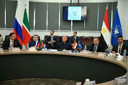 Рөстәм Миңнеханов КФУның Каһирә филиалында булды