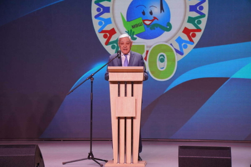 Фәрит Мөхәммәтшин күпмилләтле якшәмбе мәктәбен 30 еллыгы белән котлады