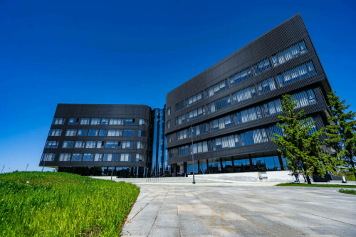 Югары нефть мәктәбе илнең иң яхшы югары уку йортлары арасына керде