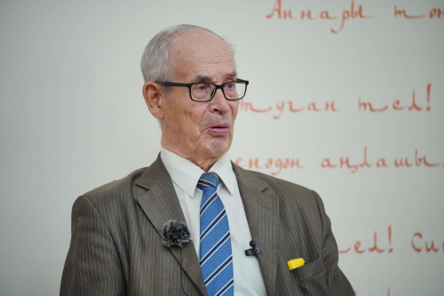 Казанның Каюм Насыйри исемендәге 80нче мәктәбендә диктантны Хатыйп Миңнегулов укыды